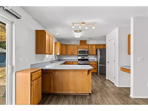 Kitchen - 922 Williams St, Eugene, OR 97402 photo 3 of 3
