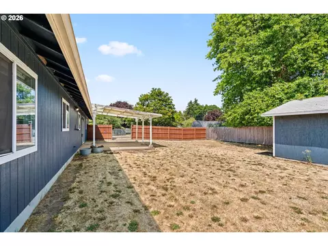 Exterior - 922 Williams St, Eugene, OR 97402 photo 2 of 3