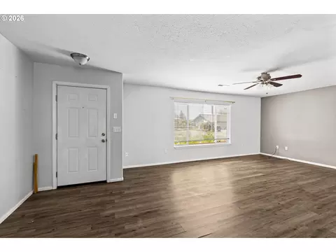 Living - 922 Williams St, Eugene, OR 97402 photo 1 of 6