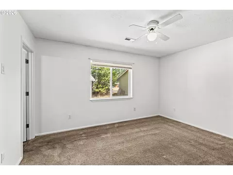Bedroom - 922 Williams St, Eugene, OR 97402 photo 5 of 6