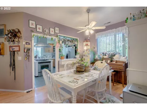 Dining - 38376 Hood St, Sandy, OR 97055 photo 2 of 2