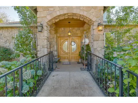 Entry Way - 38376 Hood St, Sandy, OR 97055 photo 1 of 4