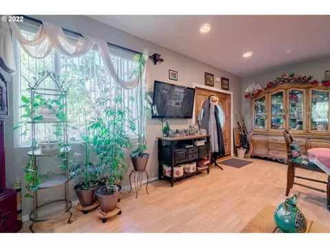 Entry Way - 38376 Hood St, Sandy, OR 97055 photo 4 of 4