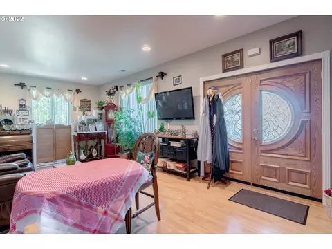 Entry Way - 38376 Hood St, Sandy, OR 97055 photo 3 of 4