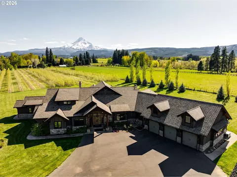 5102 Woodworth Dr, Mount Hood, OR 97041