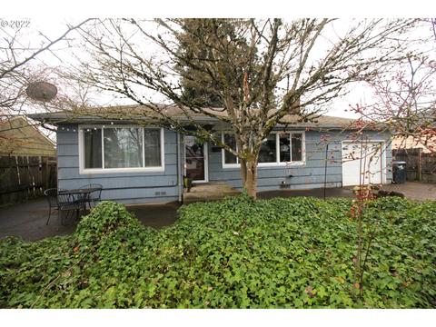 1939 E St, Springfield, OR 97477 photo 1