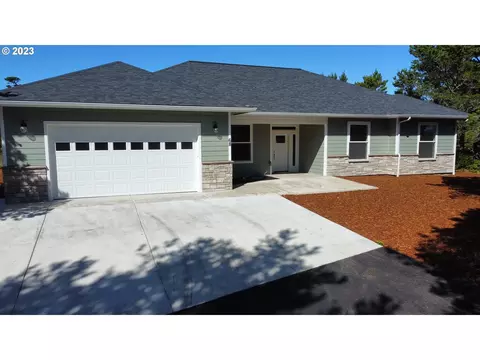68 Sailors Ravine Ct, Florence, OR 97439