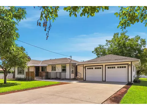 15938 SE Alder St, Portland, OR 97233