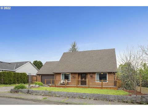 104 E Crestview Dr, Newberg, OR 97132 photo 1