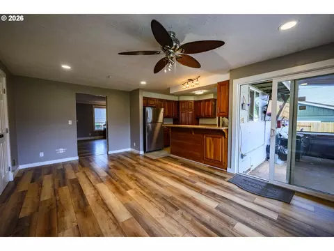 1830 Yolanda Ave, Springfield, OR 97477 photo 16