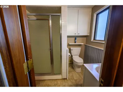 1830 Yolanda Ave, Springfield, OR 97477 photo 24
