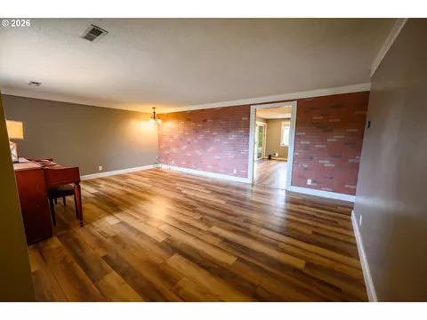 1830 Yolanda Ave, Springfield, OR 97477 photo 12