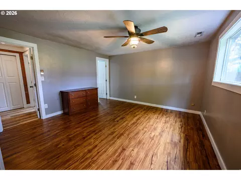 1830 Yolanda Ave, Springfield, OR 97477 photo 35