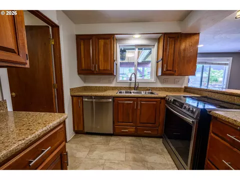 1830 Yolanda Ave, Springfield, OR 97477 photo 20
