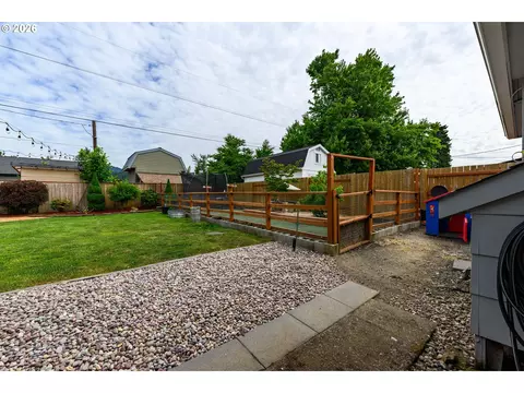 1830 Yolanda Ave, Springfield, OR 97477 photo 40