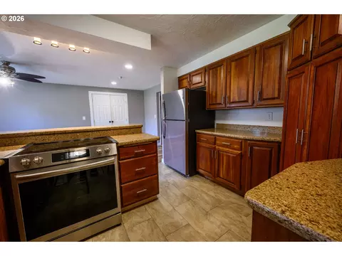 1830 Yolanda Ave, Springfield, OR 97477 photo 18