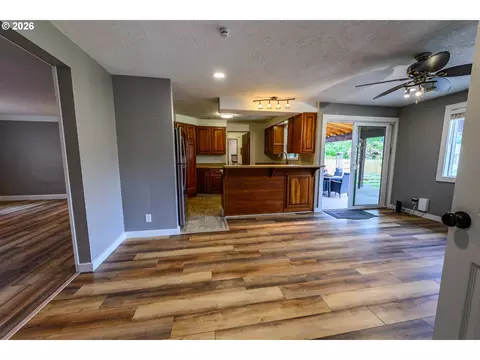 1830 Yolanda Ave, Springfield, OR 97477 photo 21