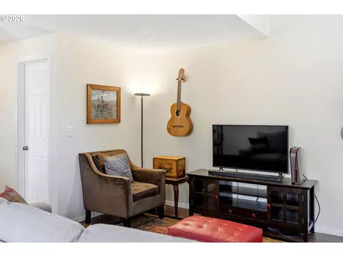 Living - 724 SE Rene Ave, Gresham, OR 97080 photo 3 of 4