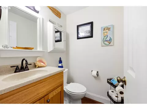 Bath - 724 SE Rene Ave, Gresham, OR 97080 photo 1 of 2