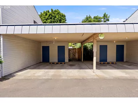 Exterior - 724 SE Rene Ave, Gresham, OR 97080 photo 2 of 7