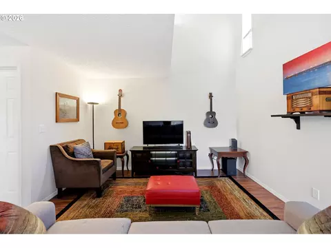 Living - 724 SE Rene Ave, Gresham, OR 97080 photo 2 of 4
