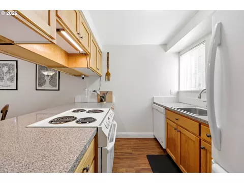 Kitchen - 724 SE Rene Ave, Gresham, OR 97080 photo 2 of 3