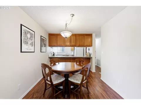 Dining - 724 SE Rene Ave, Gresham, OR 97080 photo 2 of 3