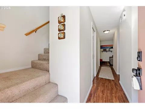Entry Way - 724 SE Rene Ave, Gresham, OR 97080 photo 1 of 2
