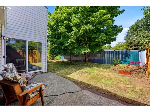 Exterior - 724 SE Rene Ave, Gresham, OR 97080 photo 4 of 7