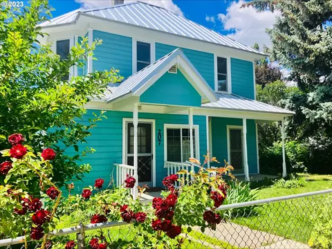 207 N Main St, Halfway, OR 97834