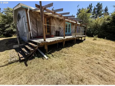 8790 NW Kinglet St, Seal Rock, OR 97376