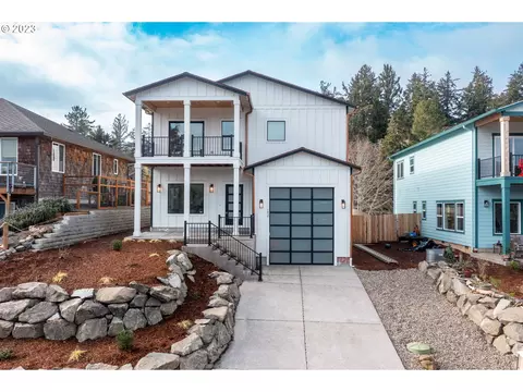 1437 NE Lake Dr, Lincoln City, OR 97367