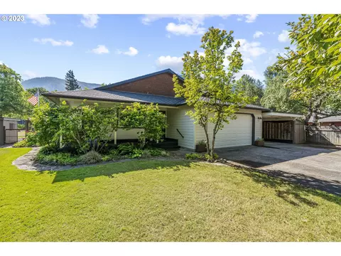 621 Shahala, North Bonneville, WA 98639