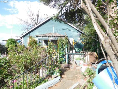 812 SW 8th St, Pendleton, OR 97801 photo 1
