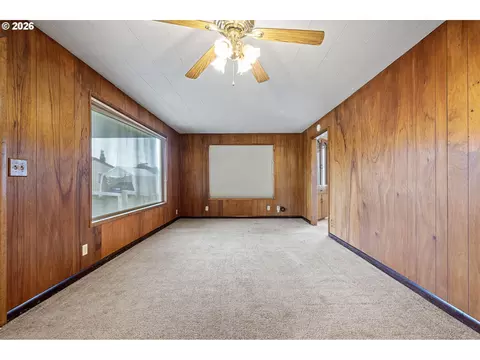 Living - 485 S 46th St, Springfield, OR 97478 photo 2 of 5