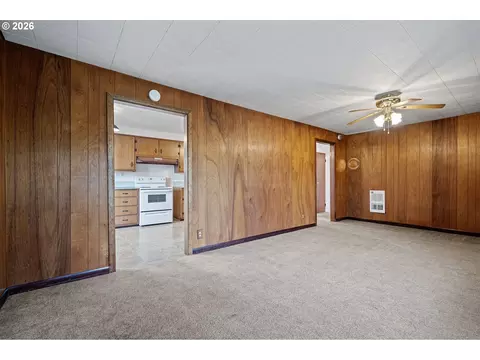 Living - 485 S 46th St, Springfield, OR 97478 photo 5 of 5