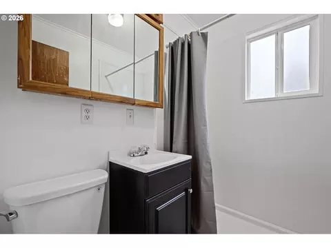 Bath - 485 S 46th St, Springfield, OR 97478 photo 2 of 2