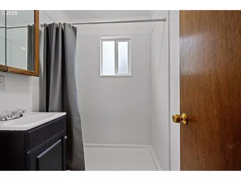 Bath - 485 S 46th St, Springfield, OR 97478 photo 1 of 2