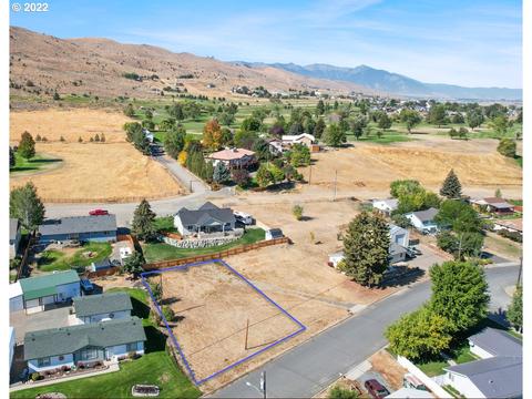 103 Foothill Dr, Baker City, OR 97814