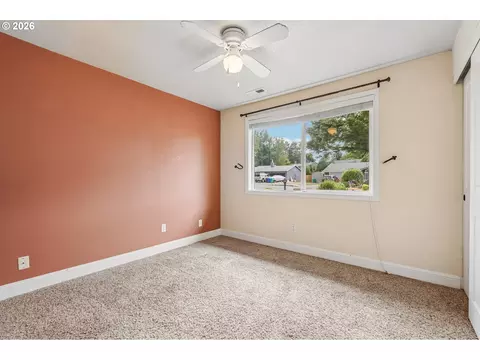 Bedroom - 546 SE Paropa Pl, Gresham, OR 97080 photo 3 of 6