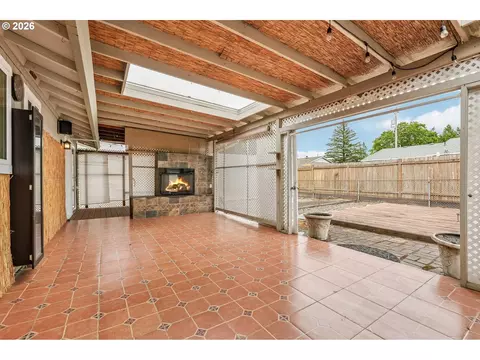 Exterior - 546 SE Paropa Pl, Gresham, OR 97080 photo 1 of 16
