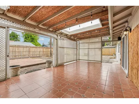 Exterior - 546 SE Paropa Pl, Gresham, OR 97080 photo 3 of 16