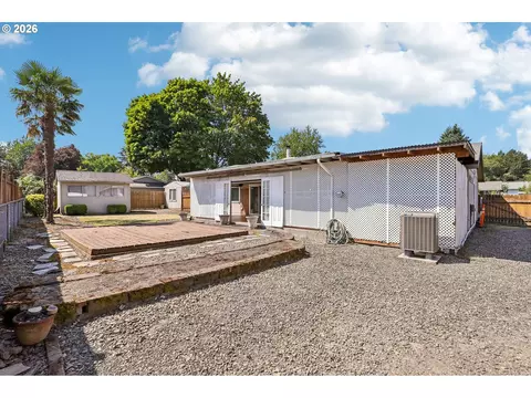 Exterior - 546 SE Paropa Pl, Gresham, OR 97080 photo 13 of 16