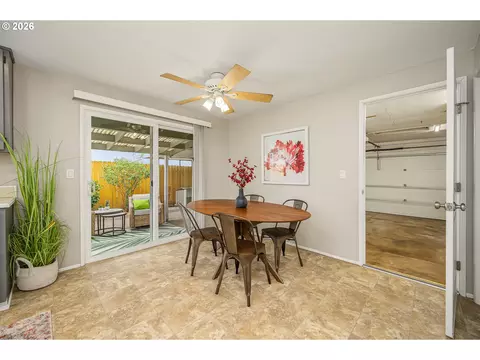 Dining - 933 S 44th St, Springfield, OR 97477 photo 2 of 3