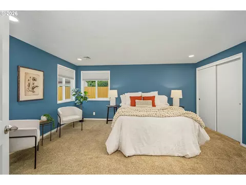 Bedroom - 933 S 44th St, Springfield, OR 97477 photo 1 of 4