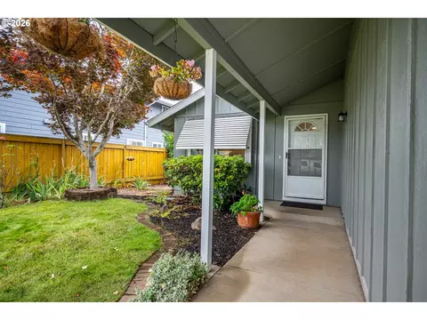 Exterior - 933 S 44th St, Springfield, OR 97477 photo 1 of 8