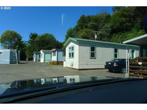 158 Riggs Hill Ln, Winchester Bay, OR 97467