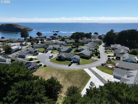 0000 Oceanside Dr #8, Brookings, OR 97415