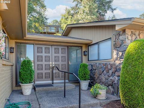 2040 Ridgeway Dr, Eugene, OR 97401 photo 1