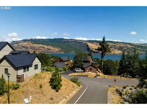 Asher St, Mosier, OR 97040